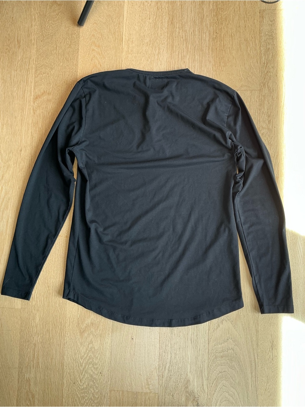 CUTS 2 Shirt Bundle Grey & Black Curve-Hem Long Sleeve Henley Men’s Size Medium - Picture 12 of 15